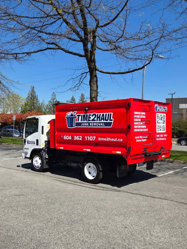 Out with the old, in with the BOLD 💪♻️
We had a blast wrapping this dump truck for @time2haul — now they’re turning heads while hauling it all away 🚛💨

From design ➡️ print ➡️ prep ➡️ install… we handle everything start to finish so our clients can focus on what they do best.

If your fleet isn’t grabbing attention, it’s time for an upgrade 👀

📍 Lower Mainland, BC

#VehicleWraps #TruckWrap #JunkRemoval #FleetGraphics #WrapLife PrimaGraphics